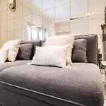 Delightful Kensington Apartment