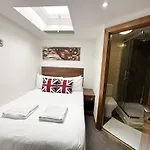 205 Earls Court Rooms