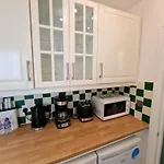 Stunning Hyde Park Home, Ground Floor Maisonette, Duplex, Near Tube Metro Stations