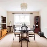 London Stratford Holiday Home