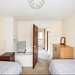 London Stratford Holiday Home