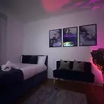 Apartment In Camden, Central Location