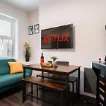 Edmonton - 4 Bedrooms, Sleeps 8, 3 Bathroom Contractor Base