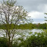 Lake View Private Room, Desk, 1 Gbps Net, Free Parking