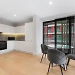 Excel 2 Bedroom Apartment Near City Aiport And O2 Arena