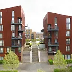 Stylish Surrey Quays Apartment - 10 Mins From Station