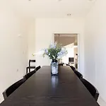 Modern Central 3 Bedroom Townhouse By Wild Roses