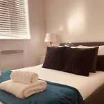 Modern 1 Bed Flat In Hackney With Parking