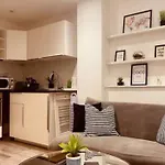Modern 1 Bed Flat In Hackney With Parking