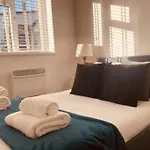 Modern 1 Bed Flat In Hackney With Parking