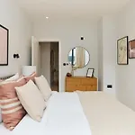 The Brondesbury Quarters - Modern 2Bdr Flat With Balcony & Parking