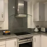2 Bedroom Apartment In Hoxton Square, Shoreditch, London, N1