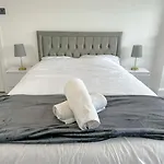 Comfortable Stay In 3 Bed House