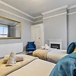 Parea Living - Leytonstone, 2-Bedroom Serviced Apartment, Free Parking, Remote Working