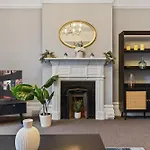 Parea Living - Leytonstone, 2-Bedroom Serviced Apartment, Free Parking, Remote Working