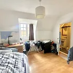 3 Bed Kings Cross Guest House