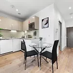 Charming 1-Bed Apartment In London