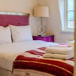 Beautiful Three Bedroom House In West London