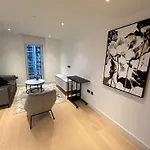 Luxury 2 Bed 2 Bath Modern Flat In White City London