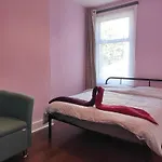 Charming Double Bed Retreat