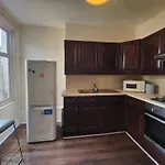 Charming Double Bed Retreat