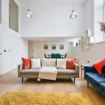 Manhattan Loft In Wimbledon