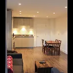 Charming London Apartment With 2 Bedrooms