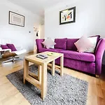 Stylish 1 Bedroom Apartment In Amazing Soho Location