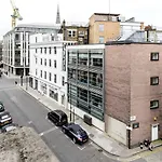 Stylish 1 Bedroom Apartment In Amazing Soho Location