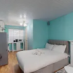 Cozy Studio Near London City Airport, Excel & Dlr