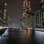 Aarons Riverview Luxury Apartment
