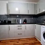 1 Bed Flat With Free Parking In E13