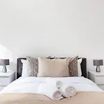 Old Street - 4Br Townhouse With Patio - Cityapartmentstay