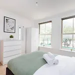 Old Street - 4Br Townhouse With Patio - Cityapartmentstay