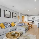 Stylish 2-Bed - Check Profile