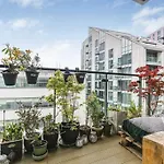 Stylish 2-Bed - Check Profile