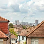 9Ra - 4Bd House - Wembley Views