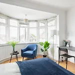9Ra - 4Bd House - Wembley Views