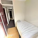 3 Bedroom House In Beckton London