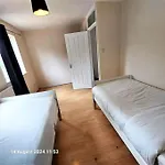3 Bedroom House In Beckton London