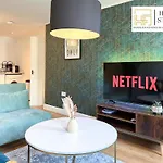 Last-Minute Specials L Premium Deal On 2 Double Bed Apartment For 6 Guests L Best Deals L Hofin Stays Short Lets & Serviced Accommodation