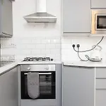 Modernised 3 Bed Pad Near Trendy Shoreditch Ground Floor With Balcony