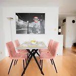 Bright And Spacious One Bedroom Apartment, Free Parking