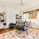 The Holloway Place - Modern 1Bdr Flat With Balcony