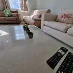 Budget Spacious Flat Fits 5 People In W2