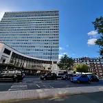 Budget Spacious Flat Fits 5 People In W2