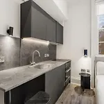 Modern Studio At Inverness Terrace