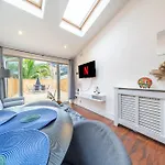 Beautiful 2 Bedroom With Private Garden In Wimbledon - Minutes From Central London