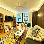 2 Bedroom Apartment in Central London