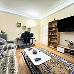 2 Bedroom Apartment in Central London